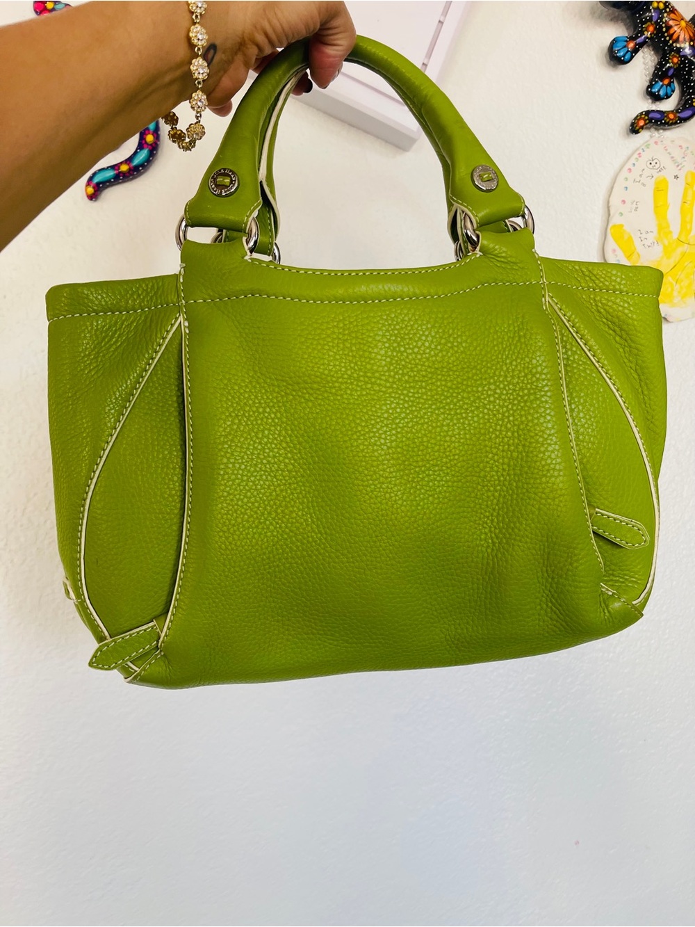 Beautiful-Vibrant Lime Green Pebbled Leather Handbag – Pink Interior